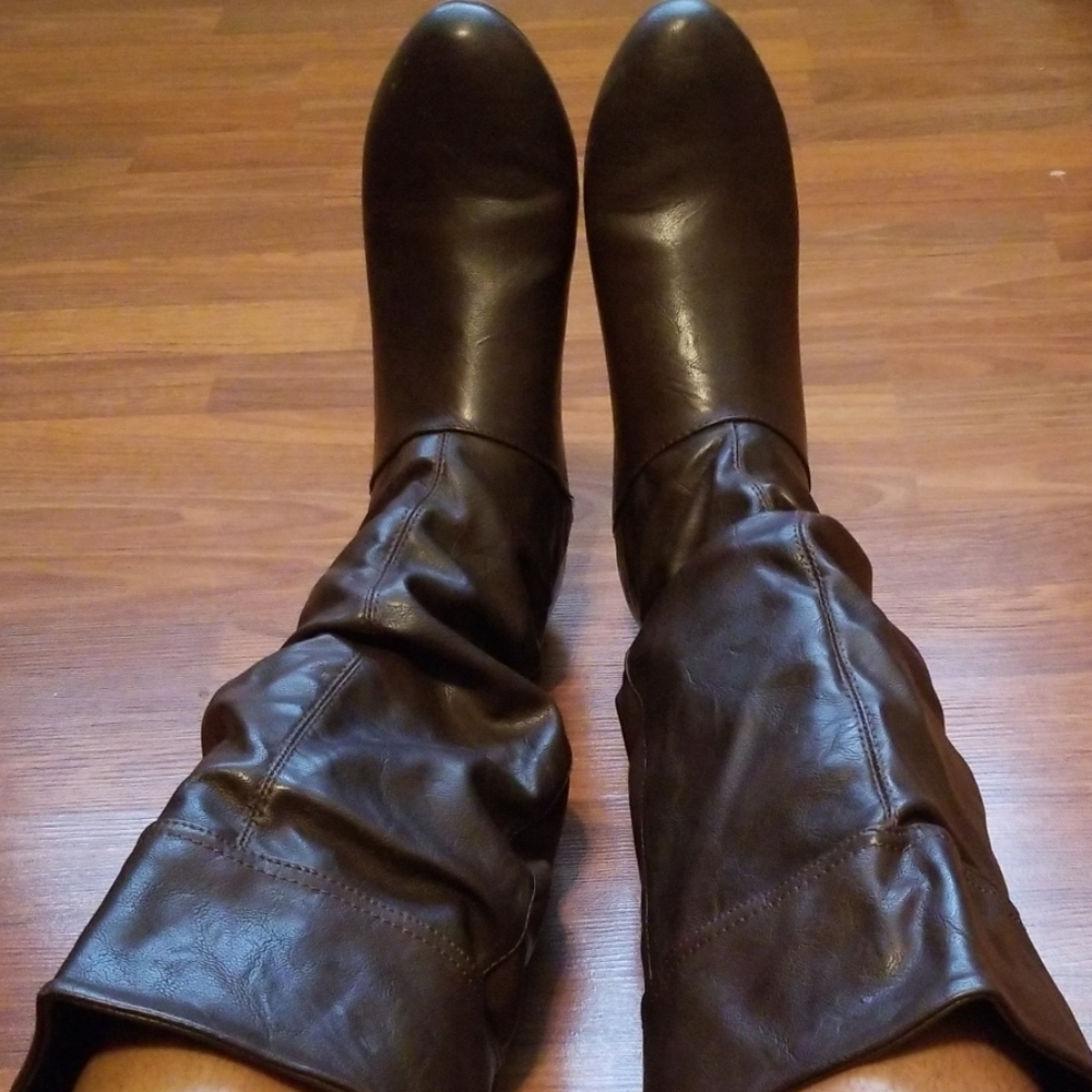 Boots - Picture 4 of 5